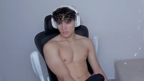 Laureent online show from October 28, 7:27 pm