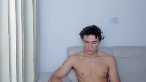 Snapshot of laureent__ chatting on February 17, 9:03 am Laureent online show from February 17, 9:03 am