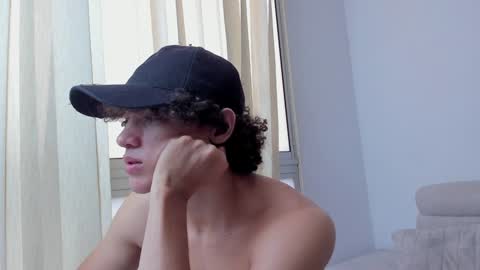 Snapshot of laureent__ chatting on December 26, 3:53 pm Laureent online show from December 26, 3:53 pm