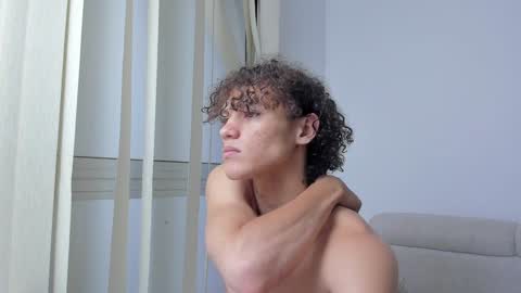 Snapshot of laureent__ chatting on December 20, 10:05 am Laureent online show from December 20, 10:05 am