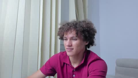 Snapshot of laureent__ chatting on December 13, 2:21 am Laureent online show from December 13, 2:21 am