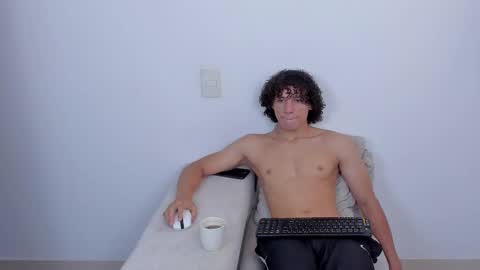 Snapshot of laureent__ chatting on March 9, 1:37 pm Laureent online show from March 9, 1:37 pm