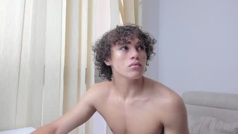 Snapshot of laureent__ chatting on December 11, 11:54 am Laureent online show from December 11, 11:54 am