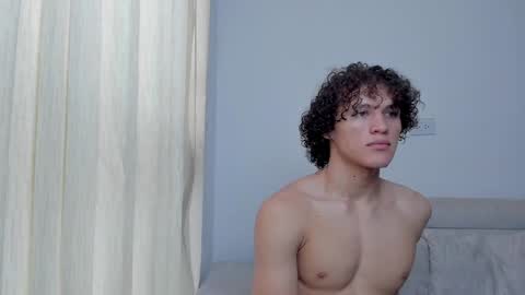 Snapshot of laureent__ chatting on December 29, 3:57 pm Laureent online show from December 29, 3:57 pm