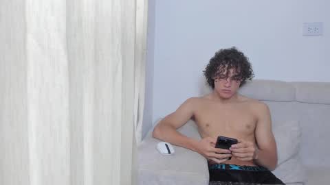 Snapshot of laureent__ chatting on January 1, 5:22 pm Laureent online show from January 1, 5:22 pm