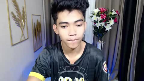 laurence_cuttieguyhere online show from March 23, 6:58 pm