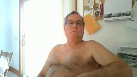 lawnboy62 online show from February 7, 9:37 pm