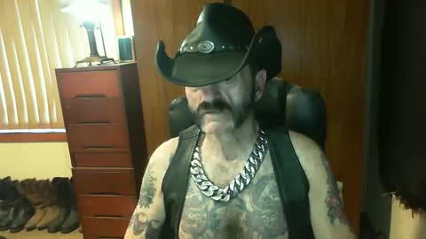 leathergreaser online show from December 22, 8:28 pm