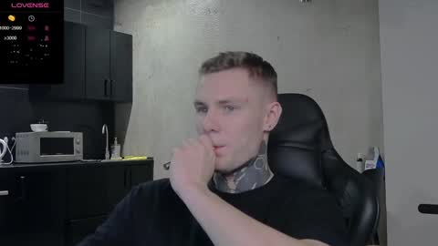 Snapshot of lechery_boy chatting on December 15, 4:18 am Lechery boy online show from December 15, 4:18 am