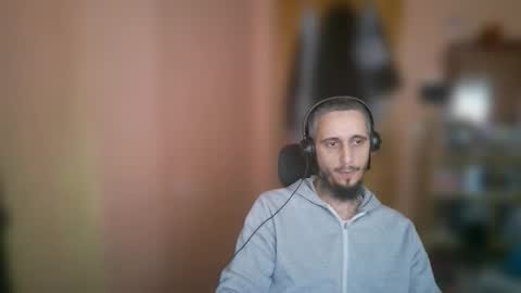 lefrenchiies online show from April 7, 8:47 am