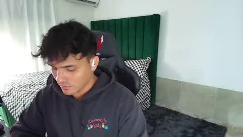  Lei  online show from February 3, 2:53 am