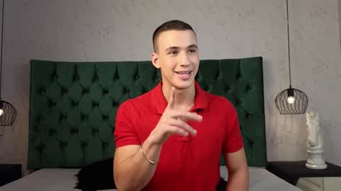 leo online show from December 11, 2:00 am