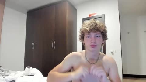 leo wildd online show from October 11, 5:11 am