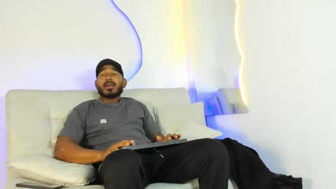 leo  online show from June 3, 10:17 am