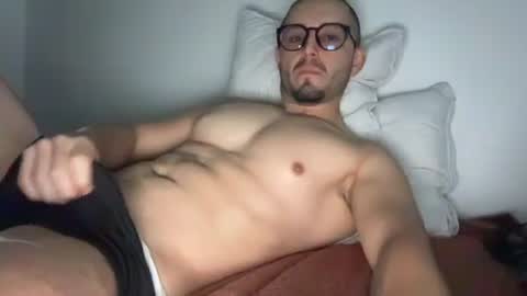 Snapshot of leonandresough chatting on October 19, 11:30 pm leonandresough online show from October 19, 11:30 pm