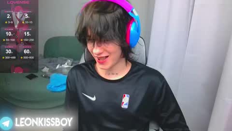 leonkissboy online show from April 16, 1:33 pm