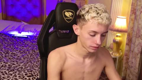 leonlure online show from October 27, 4:15 am