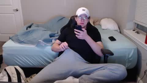 Snapshot of leroy_lew chatting on December 15, 11:23 am leroy_lew online show from December 15, 11:23 am