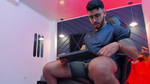 LIAM KLEIN online show from October 7, 11:25 am