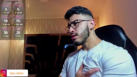 LIAM KLEIN online show from March 3, 11:39 am