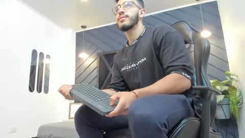 LIAM KLEIN online show from September 29, 11:30 am