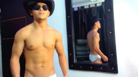 liam_knight online show from October 29, 3:42 am