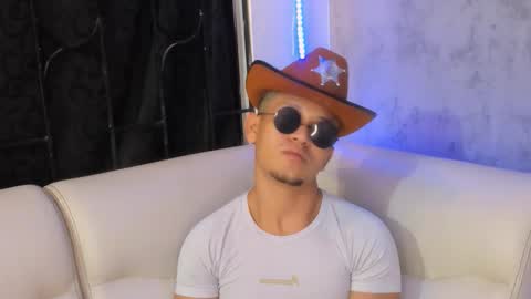 liam_knight online show from November 28, 2:26 am