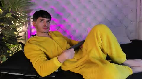 liammuller online show from December 3, 12:22 pm