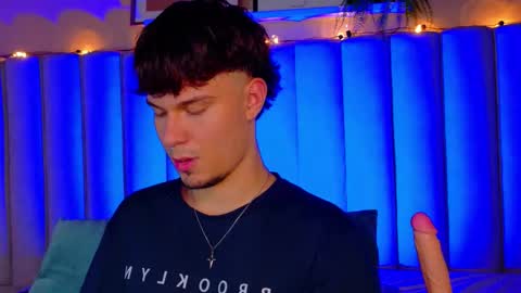 Liam Thunder online show from November 3, 3:10 am