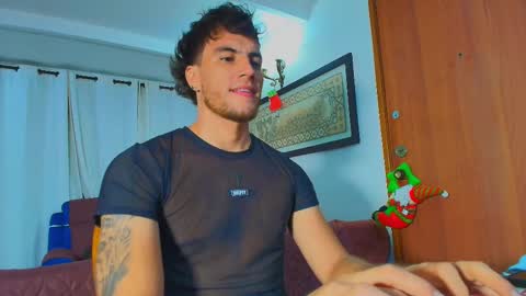 Lian Oconner online show from December 5, 2:40 am