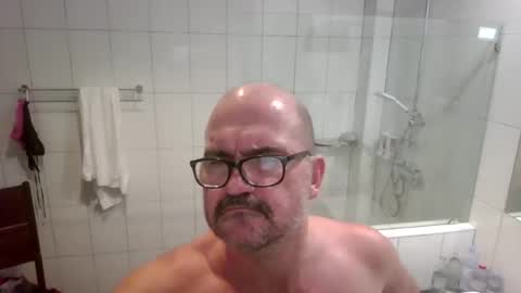 Snapshot of libertarians1972 chatting on November 1, 3:38 pm Cockcentric online show from November 1, 3:38 pm