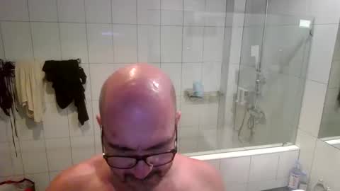 Snapshot of libertarians1972 chatting on October 27, 9:22 am Cockcentric online show from October 27, 9:22 am