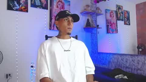 Snapshot of liiaam_lee_ chatting on October 19, 2:31 pm Daniel online show from October 19, 2:31 pm