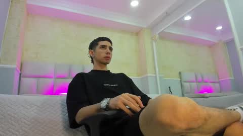 L I I A M online show from March 3, 4:45 am