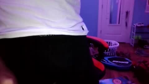 lilcruz31 online show from May 18, 3:46 am