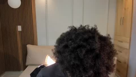 lilr_ online show from December 6, 1:33 pm