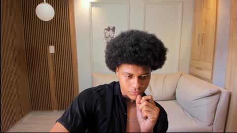 lilr_ online show from December 13, 2:16 pm