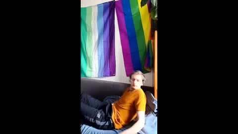 linushugebttm420 online show from April 21, 12:22 pm