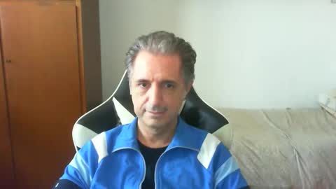 liuk53 online show from May 2, 1:14 pm