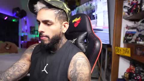 logan_hugh8 online show from March 21, 10:31 am