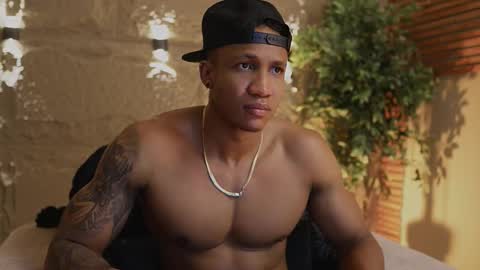 logan_varela online show from November 21, 4:39 pm