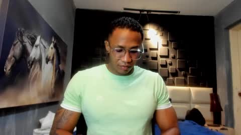 logan_varela online show from December 23, 10:55 pm