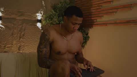 logan_varela online show from October 11, 7:07 pm