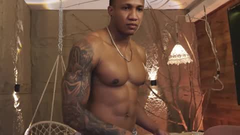 logan_varela online show from September 17, 12:44 am