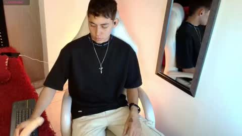 Loganfoster  online show from January 16, 8:33 pm