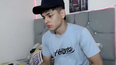 loganjhonson19 online show from February 1, 2:32 am