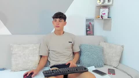 loganoficialx online show from January 26, 7:10 am