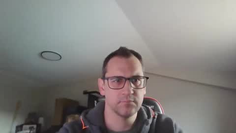 loic31 online show from April 11, 7:15 am