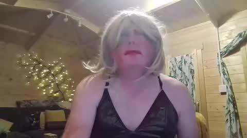 UKSissyMaid online show from April 26, 9:33 pm