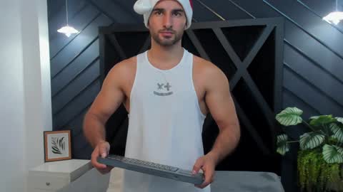 Snapshot of lorenzo_walker_ chatting on December 16, 5:43 pm L O R E N Z O Thumbs Up help online show from December 16, 5:43 pm